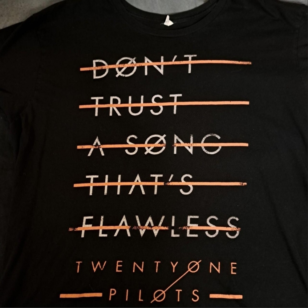 Twenty One Pilots "Don't Trust A Song That's Flawless" Hot Topic Graphic Tshirt